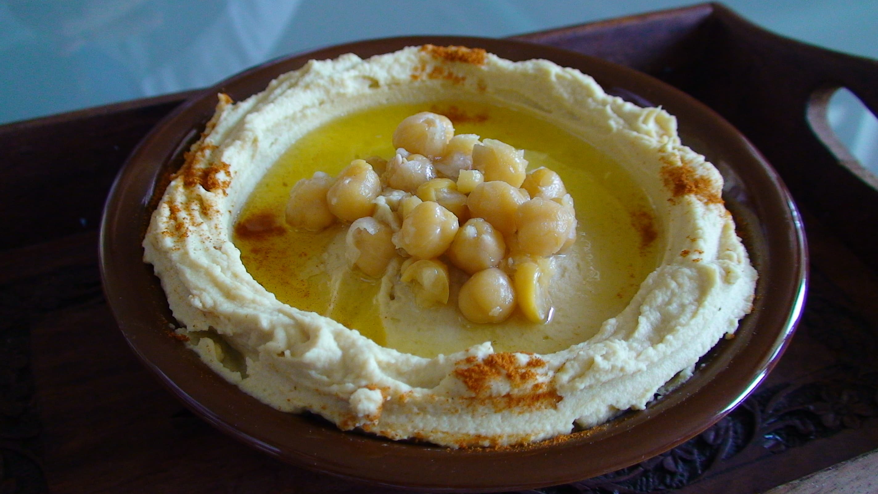 Houmous maison à l'ail rôti